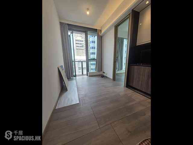 Sai Ying Pun - Two・Artlane 01