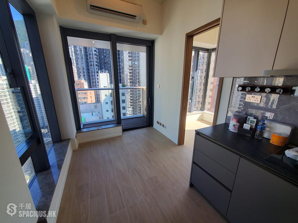 Sai Ying Pun - Des Voeux W Residence 01