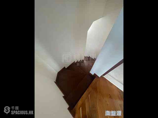 Wan Chai - The Avenue Phase 2 Block 2 05