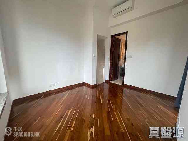 Wan Chai - The Avenue Phase 2 Block 2 07