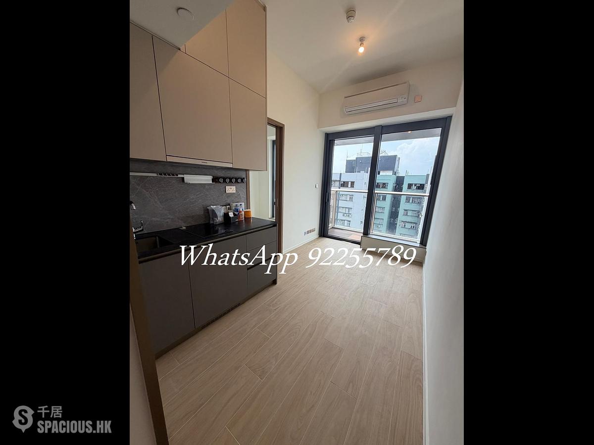 Sai Ying Pun - Des Voeux W Residence 01