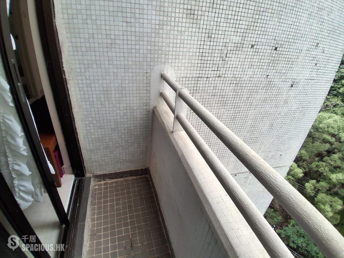 Tai Hang - Dragon Centre 01