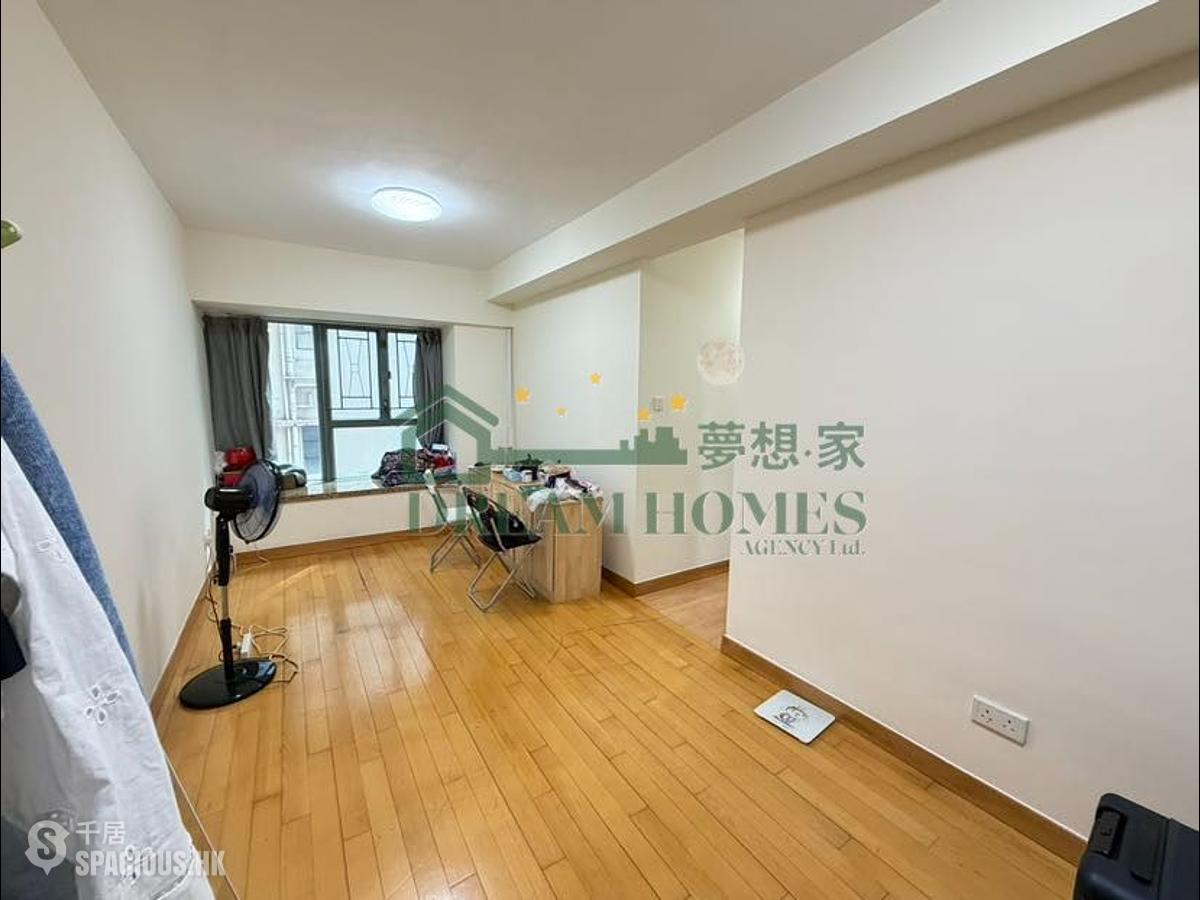 Sheung Wan - Queen's Terrace 01