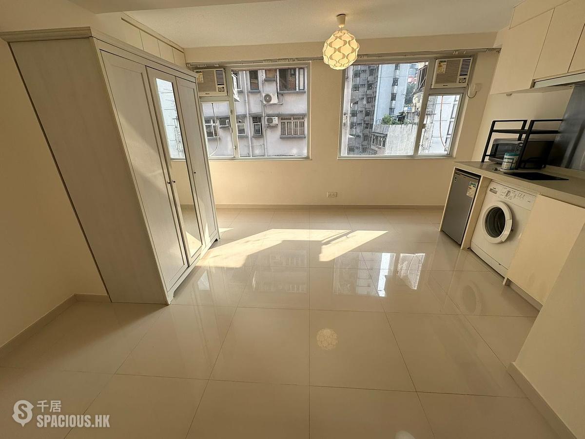 Sheung Wan - Wah Koon Building 01