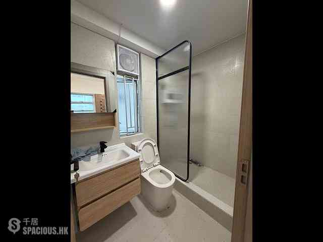 Tsuen Wan - Tsuen King Garden Phase 1 Block 2 03