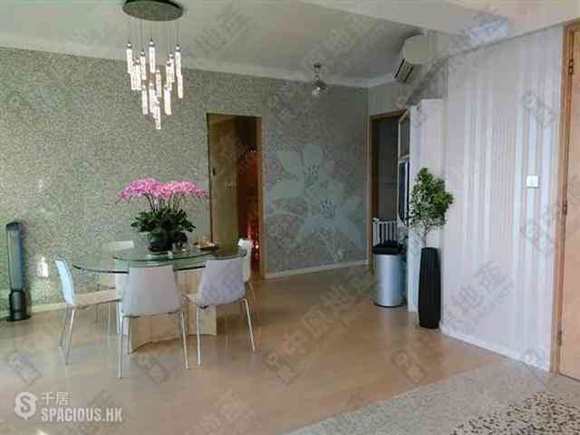 Pok Fu Lam - Villas Sorrento 04