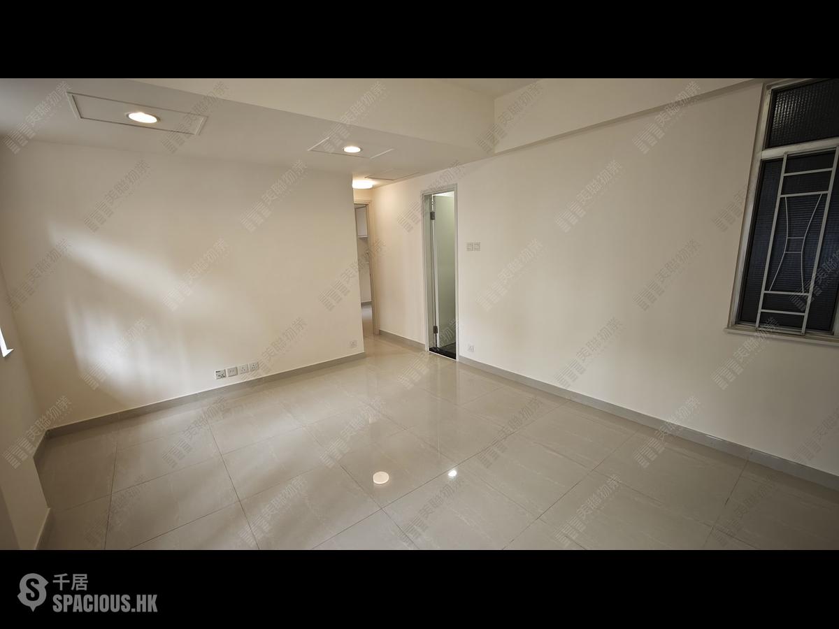 Wan Chai - Man On House 01