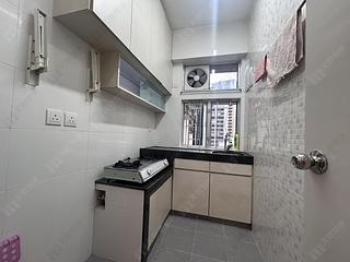 Wan Chai - Man On House 08