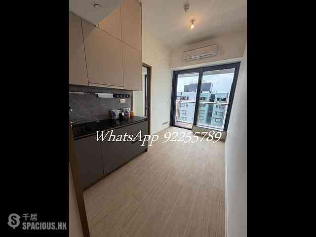 Sai Ying Pun - Des Voeux W Residence 01