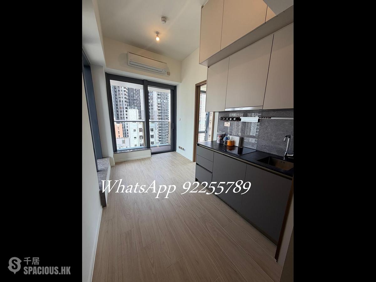 Sai Ying Pun - Des Voeux W Residence 01