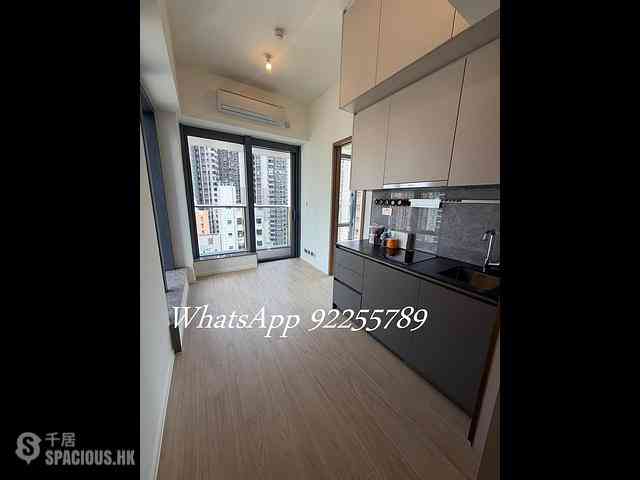 Sai Ying Pun - Des Voeux W Residence 01