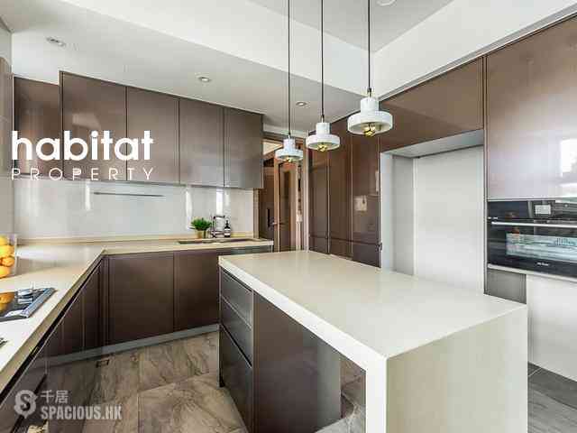 The Peak - Vivian Court 03