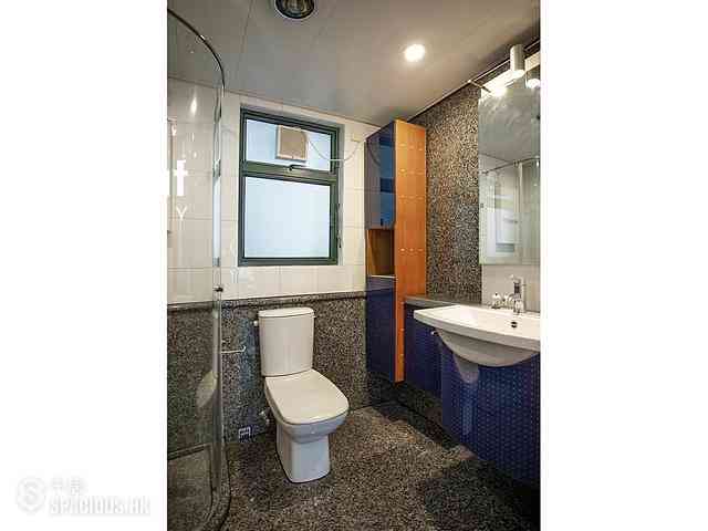 Mid Levels West - 80 Robinson Road 05