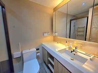 Tung Chung - The Visionary Tower 8 06
