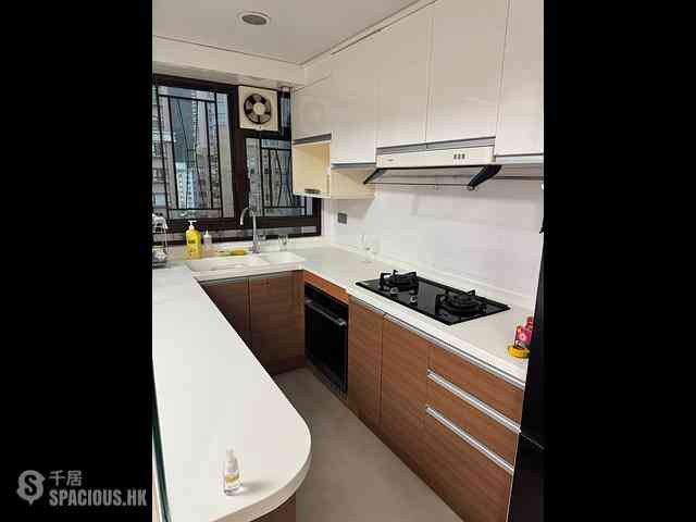 Mid Levels Central - Robinson Heights Block 3 07