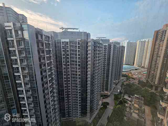 Tung Chung - The Visionary Tower 10 03