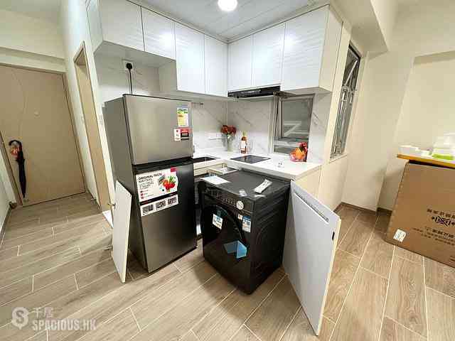 Wan Chai - Hennessy Road Court 04
