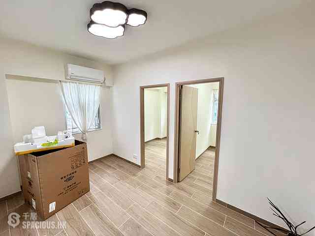 Wan Chai - Hennessy Road Court 02