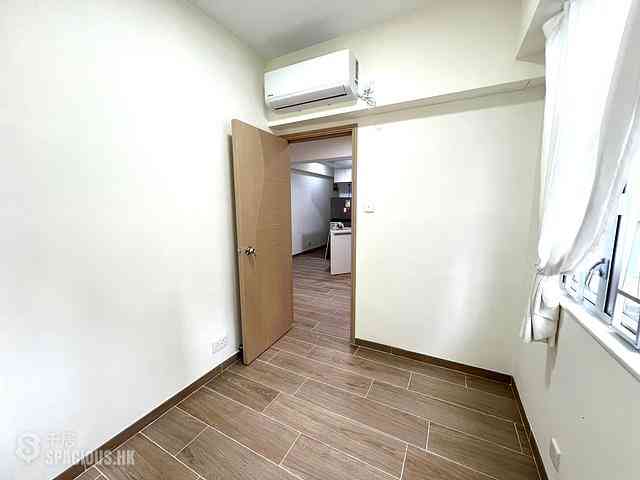 Wan Chai - Hennessy Road Court 07