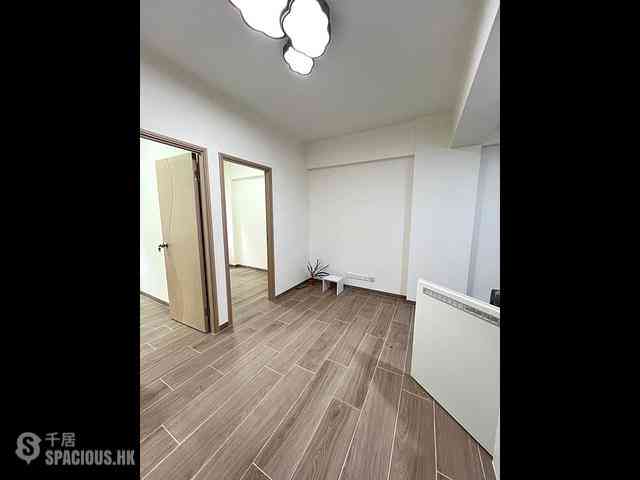 Wan Chai - Hennessy Road Court 05
