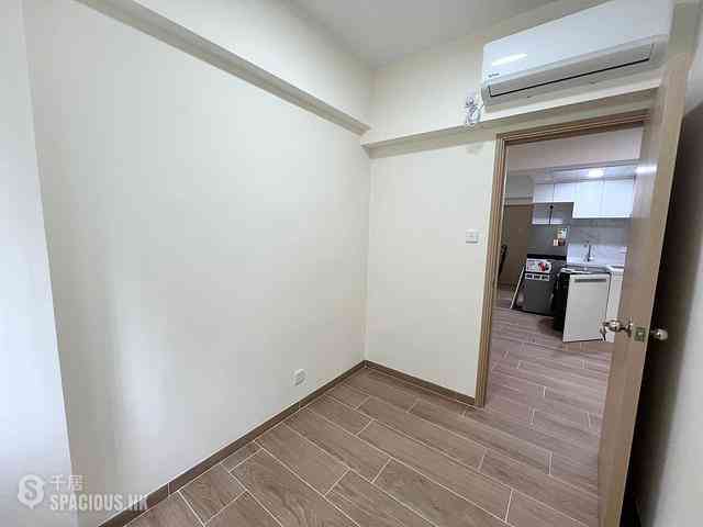 Wan Chai - Hennessy Road Court 09