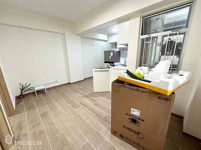 Wan Chai - Hennessy Road Court 03