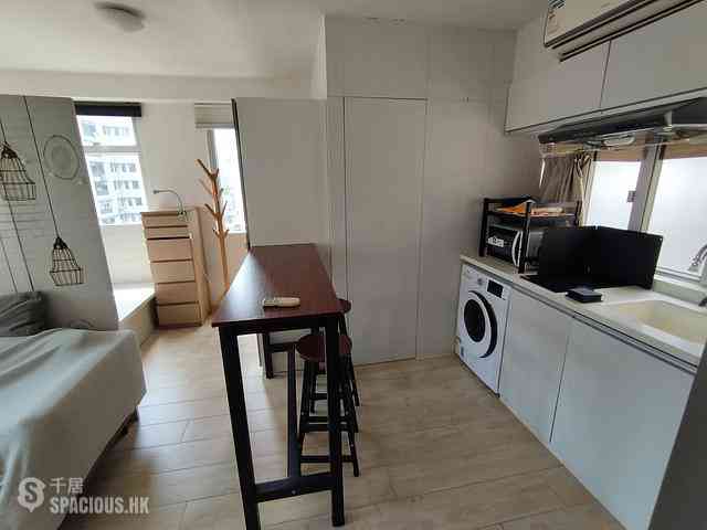 Sai Ying Pun - Fook Moon Building 01