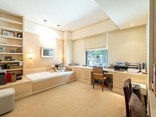 The Peak - Kellett Villas 12
