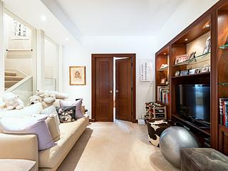 The Peak - Kellett Villas 19