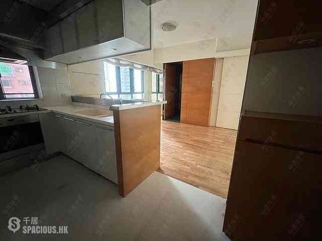 Mid Levels Central - Hillsborough Court Block 2 11