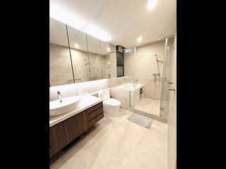 Mid Levels Central - Fairlane Tower 17