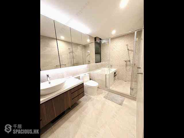 Mid Levels Central - Fairlane Tower 17