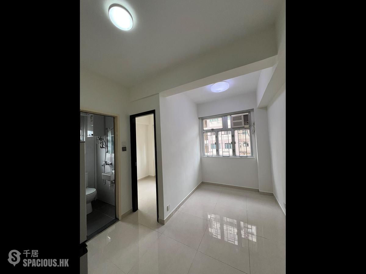 Yau Ma Tei - Kam Tong Building 01