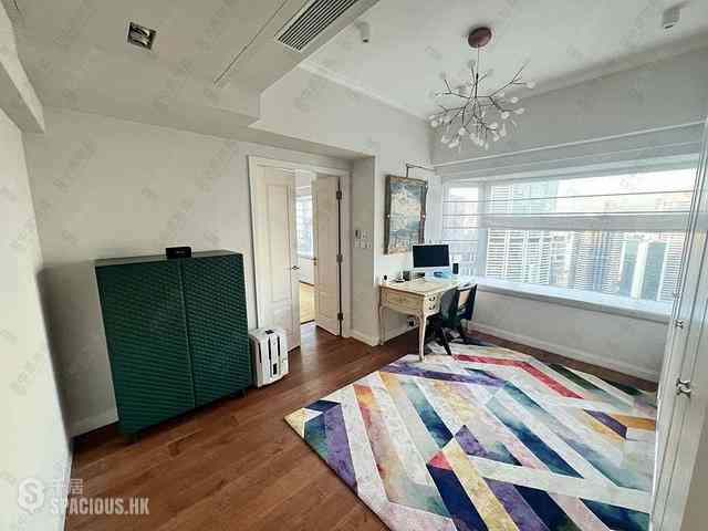 Mid Levels East - Bowen Place 10