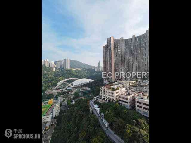 Happy Valley - Caroline Garden 01