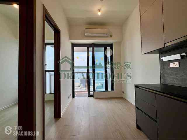 Sai Ying Pun - Des Voeux W Residence 01