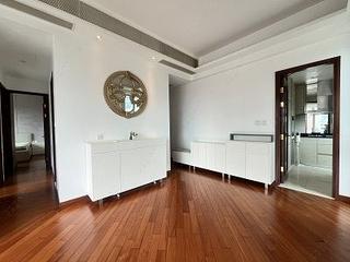 Wan Chai - The Avenue Phase 2 08