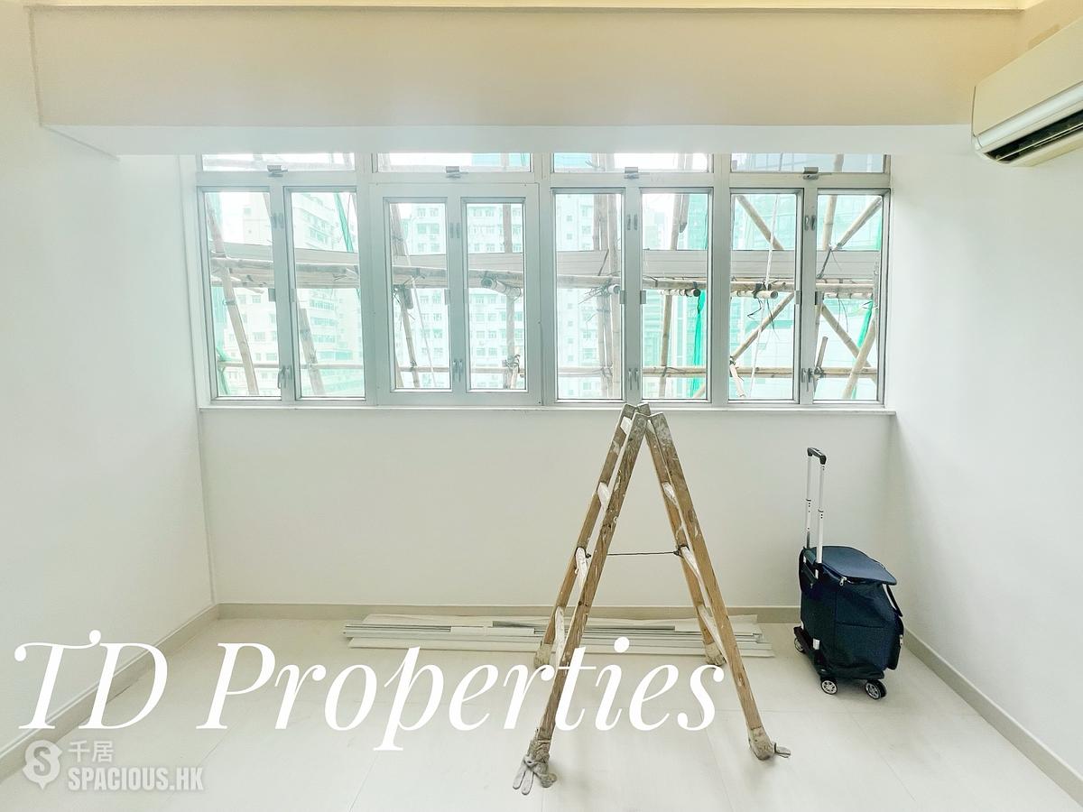 Causeway Bay - Lai Yuen Apartments 01