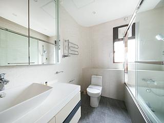 Mid Levels Central - Regal Crest 16