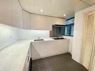 Mid Levels West - 80 Robinson Road 13