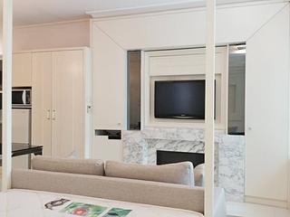 Mid Levels Central - Prince's Court 02