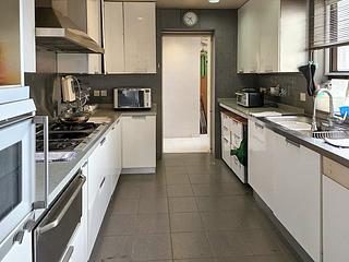 Mid Levels Central - Garden Terrace 09