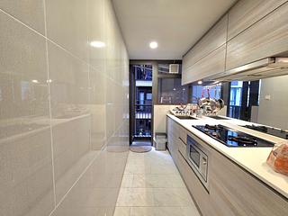 Tung Chung - The Visionary Tower 8 07