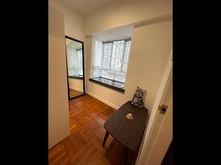 Mid Levels Central - Windsor Court 05
