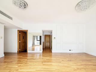 Mid Levels Central - Tavistock II 07