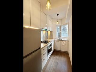 Mid Levels Central - Windsor Court 06