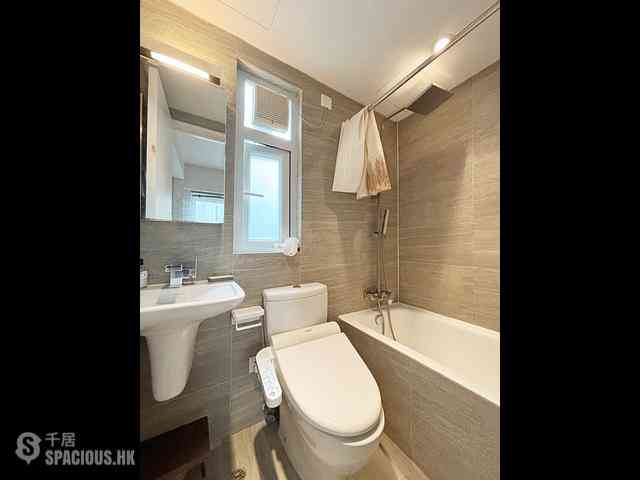 Mid Levels Central - Windsor Court 07