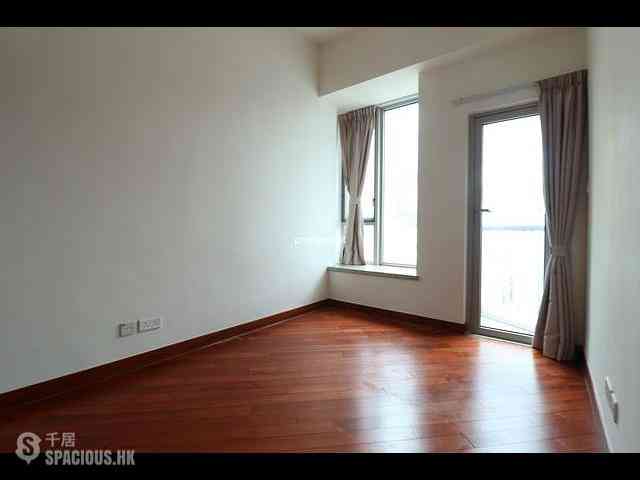 Wan Chai - The Avenue Phase 2 05