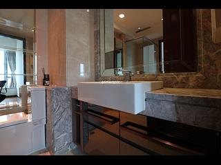 Wan Chai - The Avenue Phase 2 07
