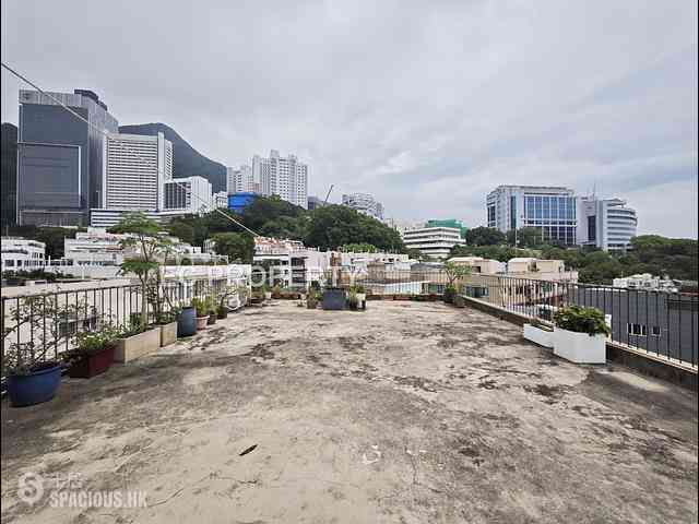 Pok Fu Lam - Bisney Villas 01